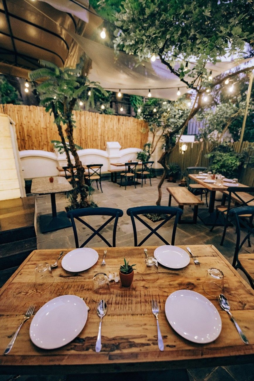 Inside Nude Food Café